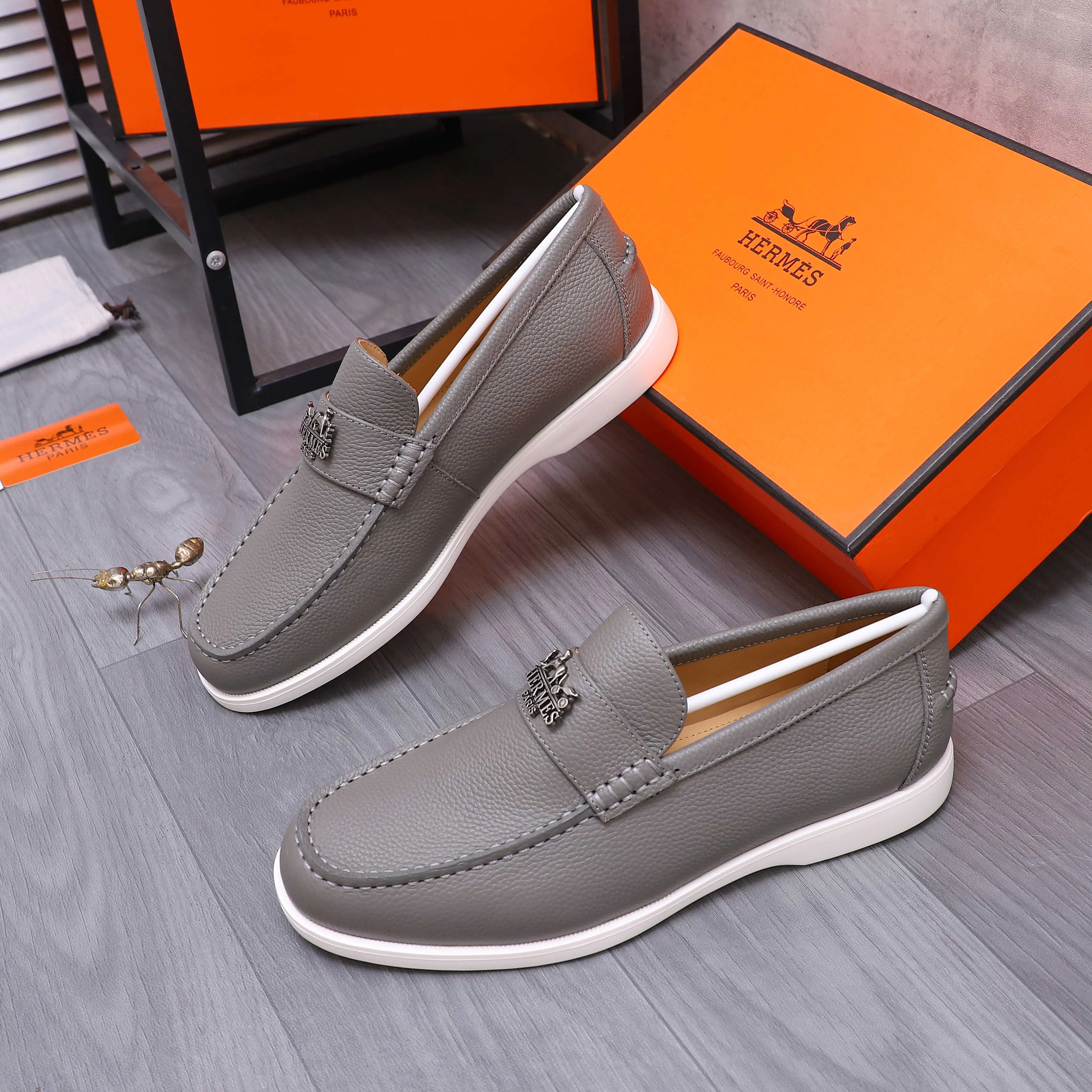 Men's shoes 💰p560 Product trademark: HERMES "Hermes" casual slip-on men's shoes. Regular size: 38-46 (45.46 is custom-made and non-returnable) Product materials: Selected pebbled cowhide upper, cowhide lining, original foam rubber ultra-light sole